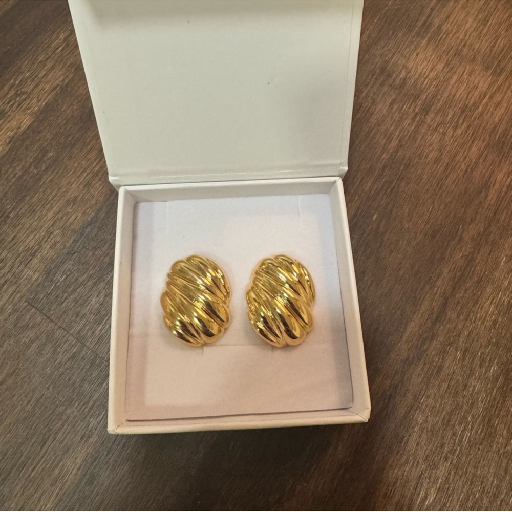 Heaven Mayhem Elegant Gold-Tone Earrings